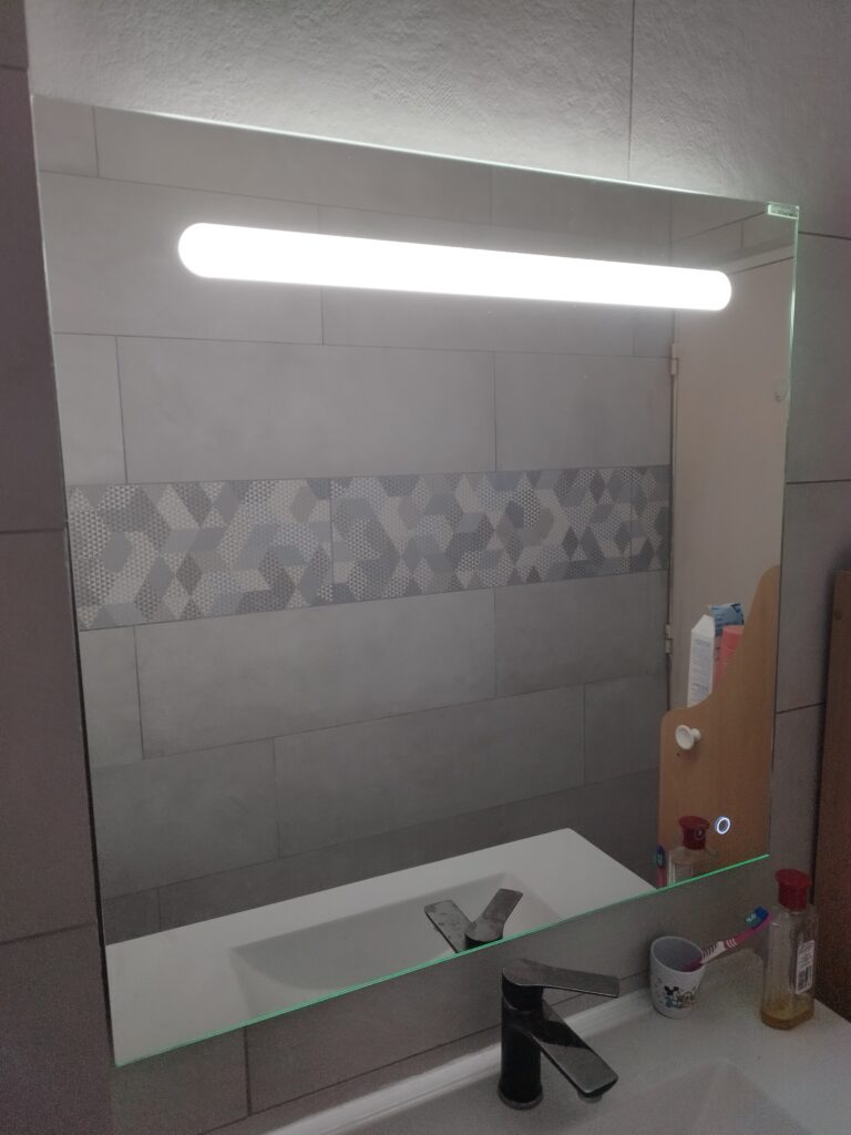 photo d'un miroir éclairant